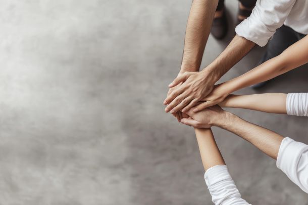 PowerPoint Karaoke for Team Building – Laugh, Learn, Grow